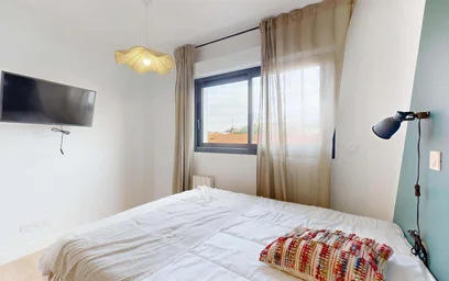 Private room at 17 Rue Louis Mie, 33000 Bordeaux, France, image 4 of 15