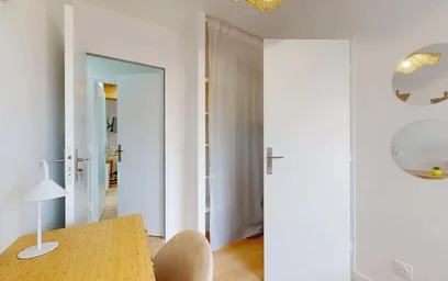 Private room at 17 Rue Louis Mie, 33000 Bordeaux, France, image 5 of 15
