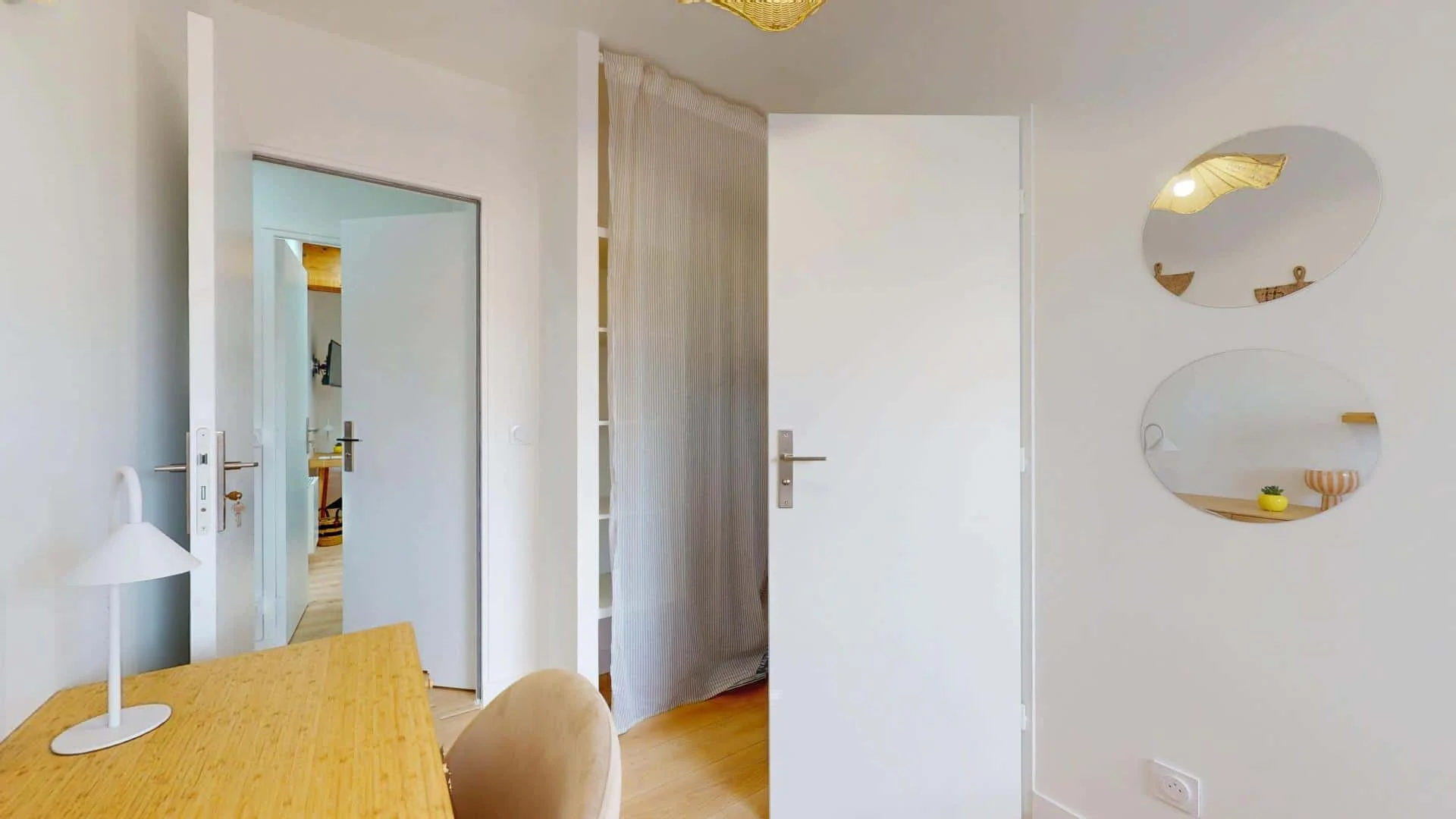 Economical student room with convenient location in 