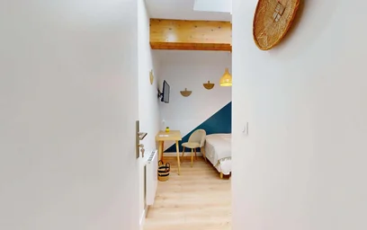 Private room at 17 Rue Louis Mie, 33000 Bordeaux, France, image 2 of 15