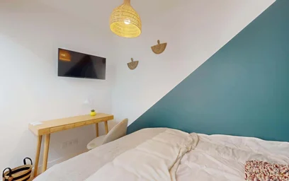 Private room at 17 Rue Louis Mie, 33000 Bordeaux, France, image 5 of 15