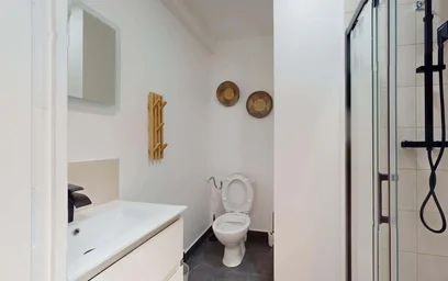 Private room at 17 Rue Louis Mie, 33000 Bordeaux, France, image 6 of 15