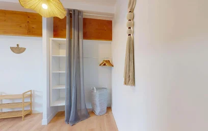Private room at 17 Rue Louis Mie, 33000 Bordeaux, France, image 2 of 15