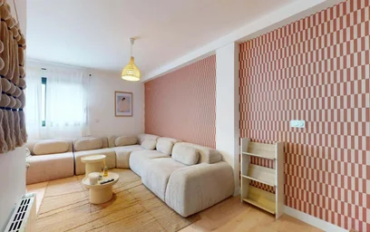 Private room at 17 Rue Louis Mie, 33000 Bordeaux, France, image 14 of 15