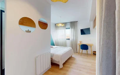 Private room at 17 Rue Louis Mie, 33000 Bordeaux, France, image 4 of 15