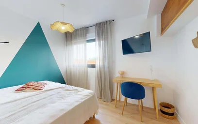 Private room at 17 Rue Louis Mie, 33000 Bordeaux, France, image 5 of 15