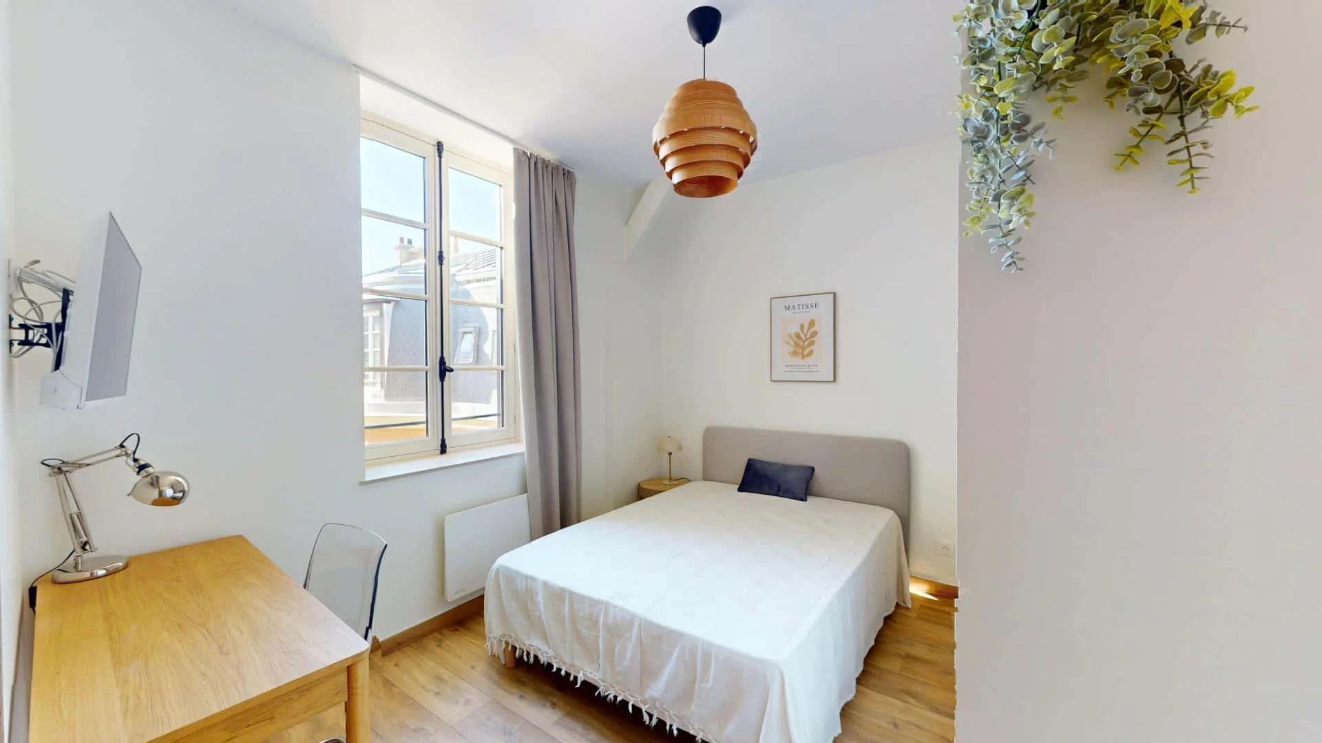 Comfortable and spacious student room in 