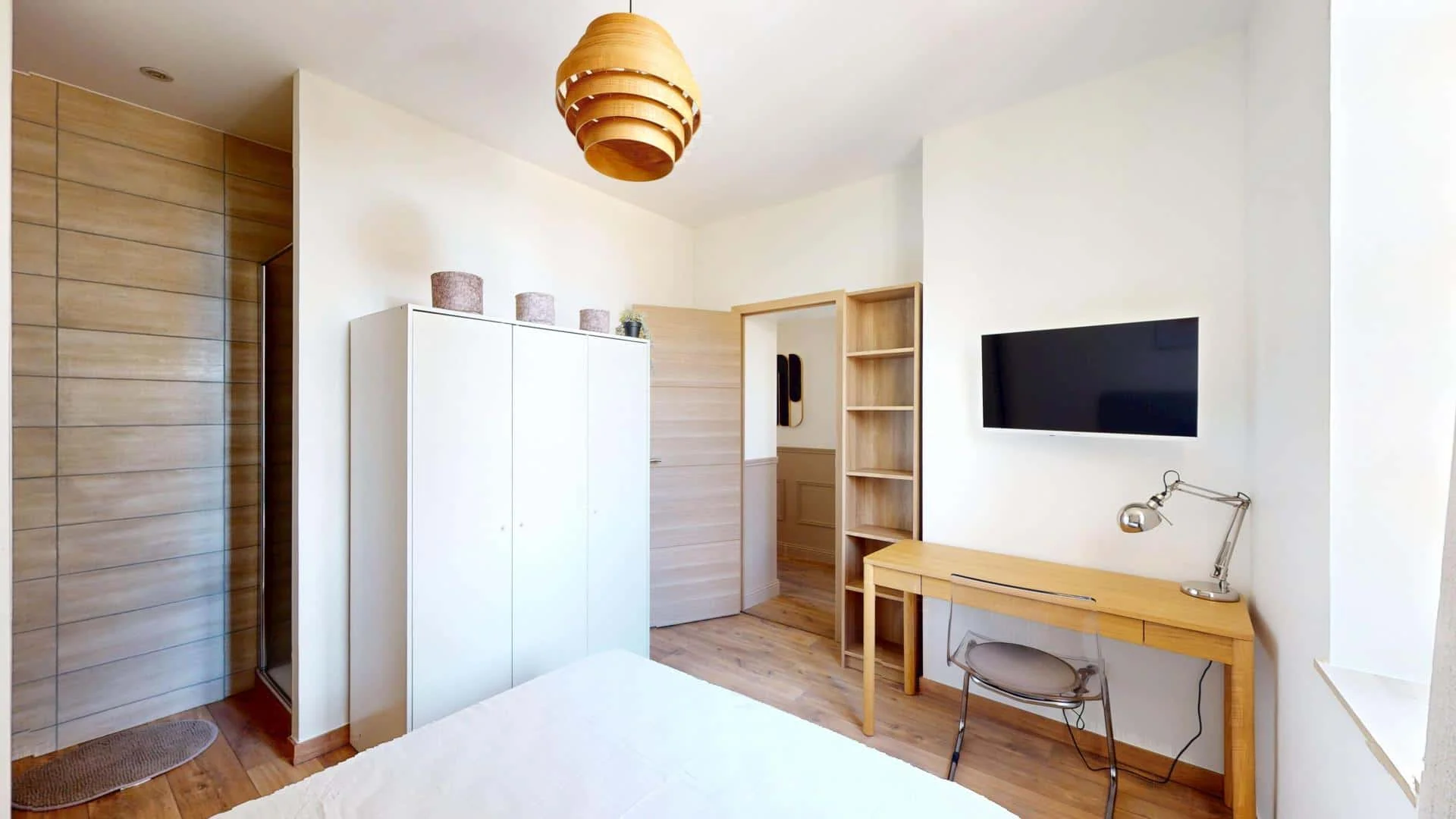 Comfortable and spacious student room in 
