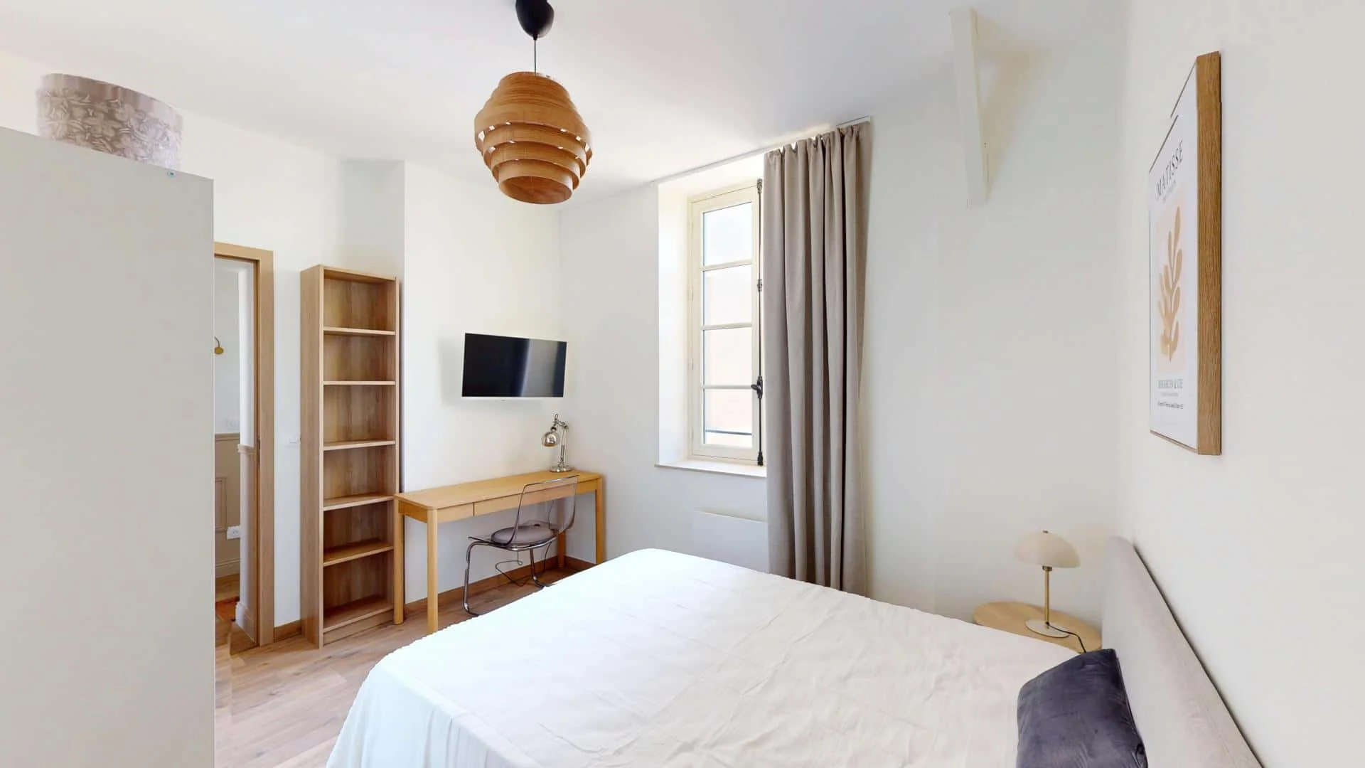 Student-friendly room in  with modern amenities