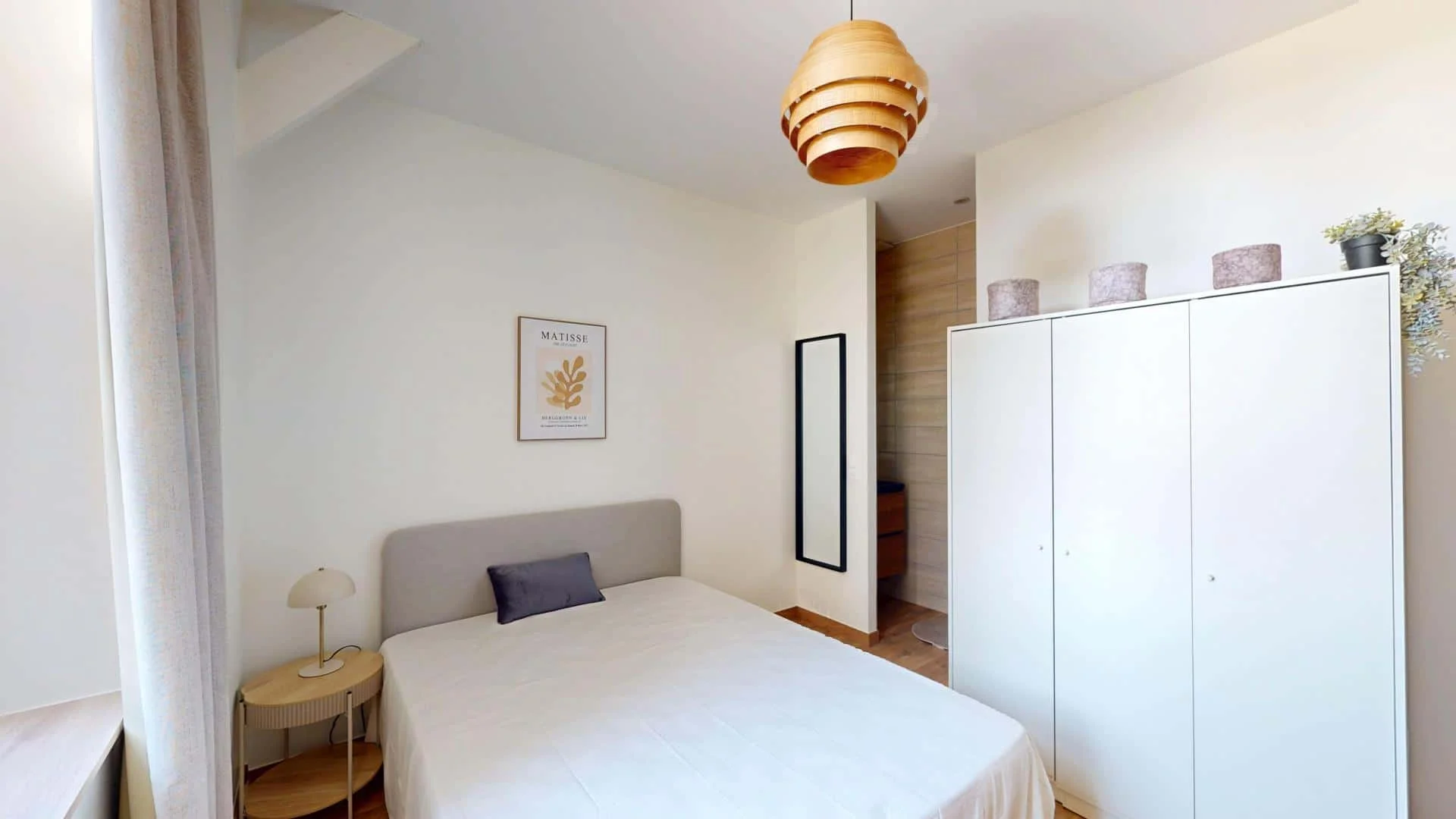 Economical student room with convenient location in 