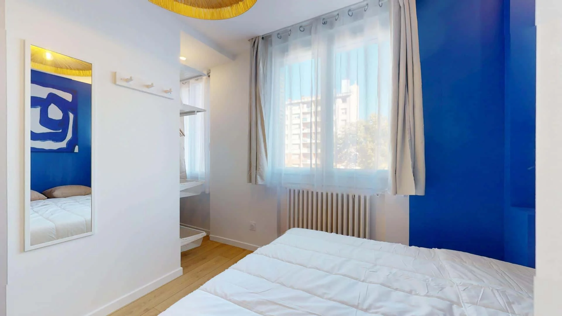 Habitación estudiantil amplia y cómoda en 