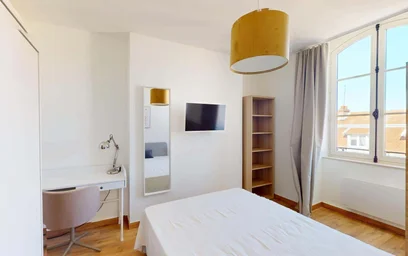 Private room at Rue du Cadran Saint-Pierre, 51100 Reims, France, image 5 of 16