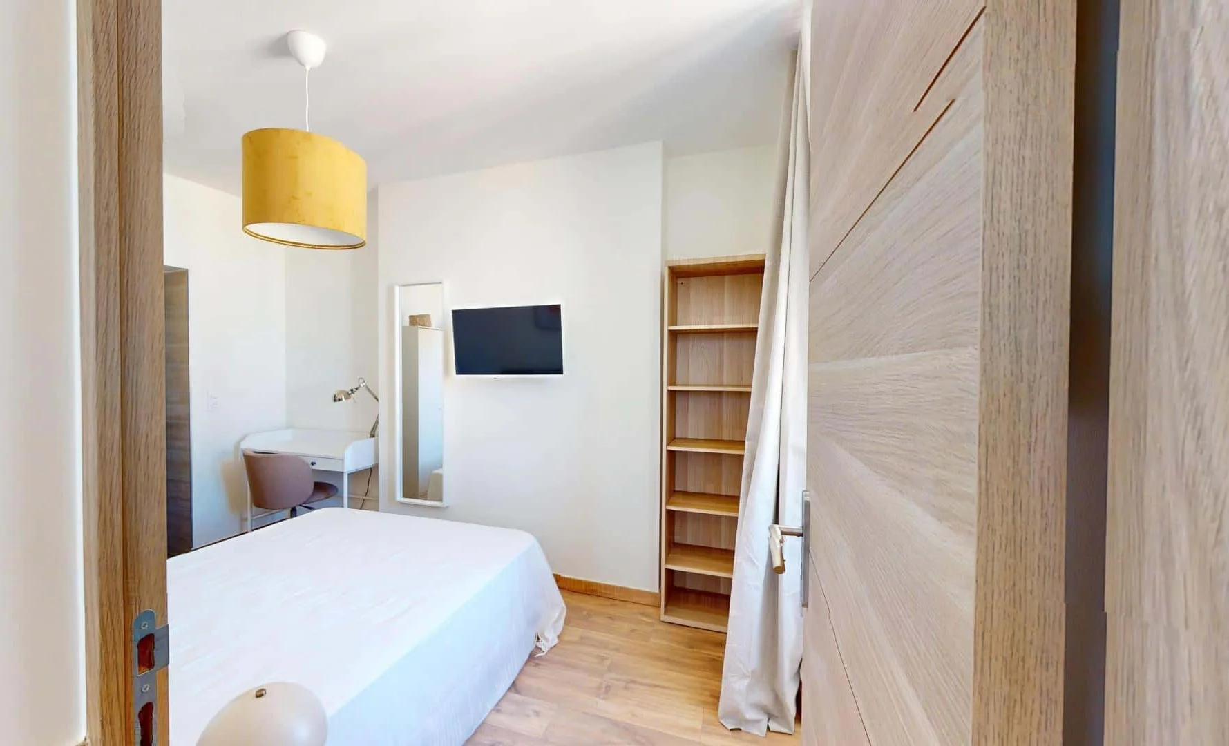 Cozy room for students available in 