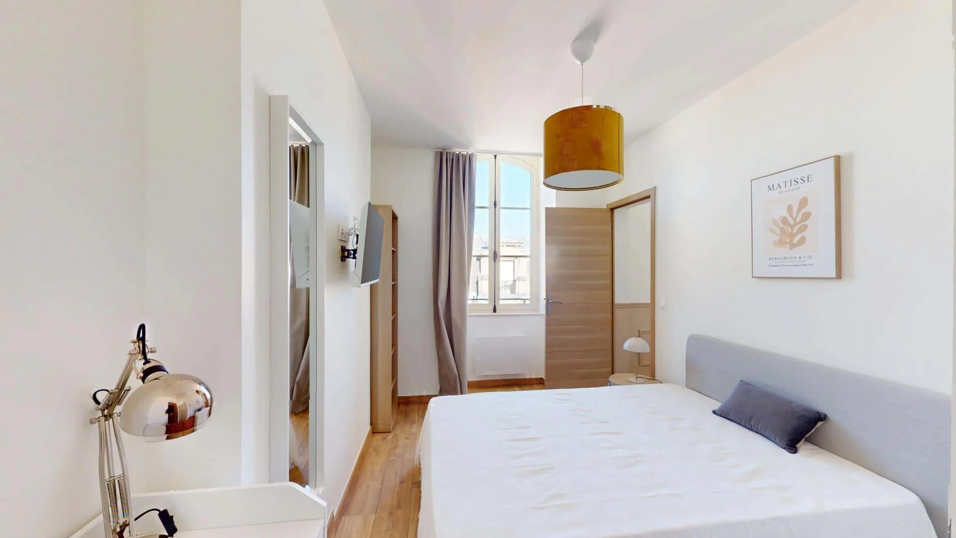 Room for rent in student apartment in , fully furnished