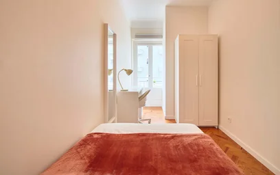 Chambre privée à R. José Falcão 57, 1000-184 Lisboa, Portugal, image 3 de 16