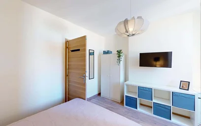 Private room at Rue du Cadran Saint-Pierre, 51100 Reims, France, image 7 of 17