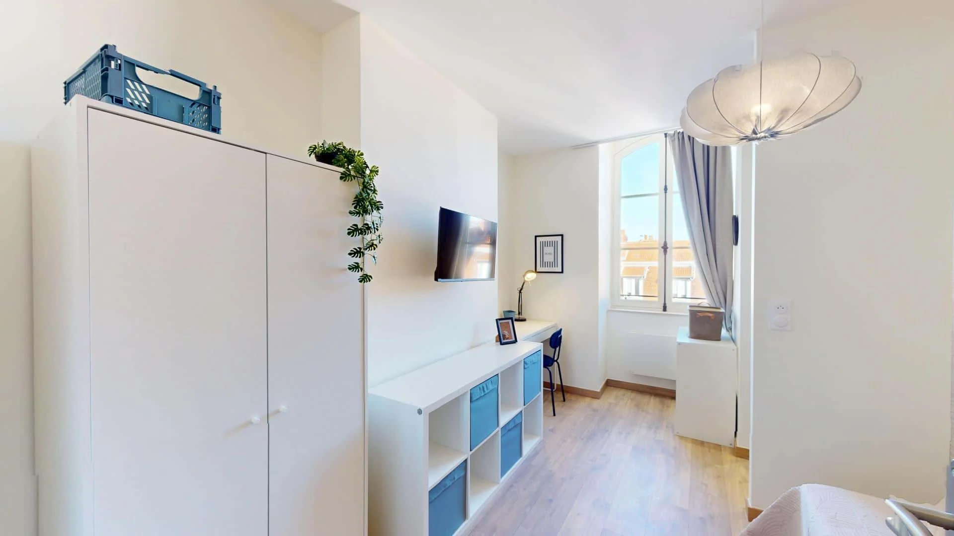 Room for rent in student apartment in , fully furnished