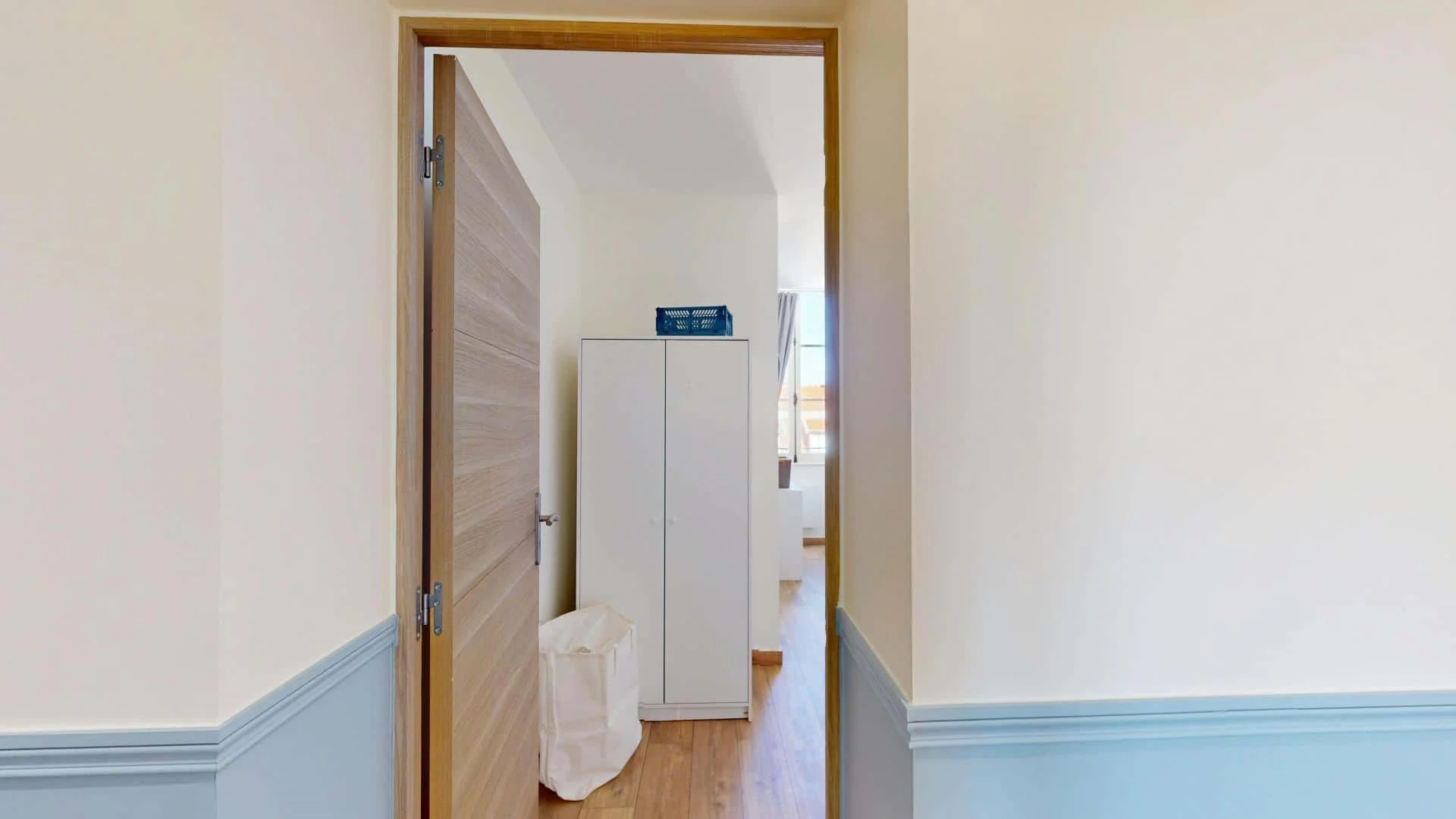 Functional student room perfect for studying in 