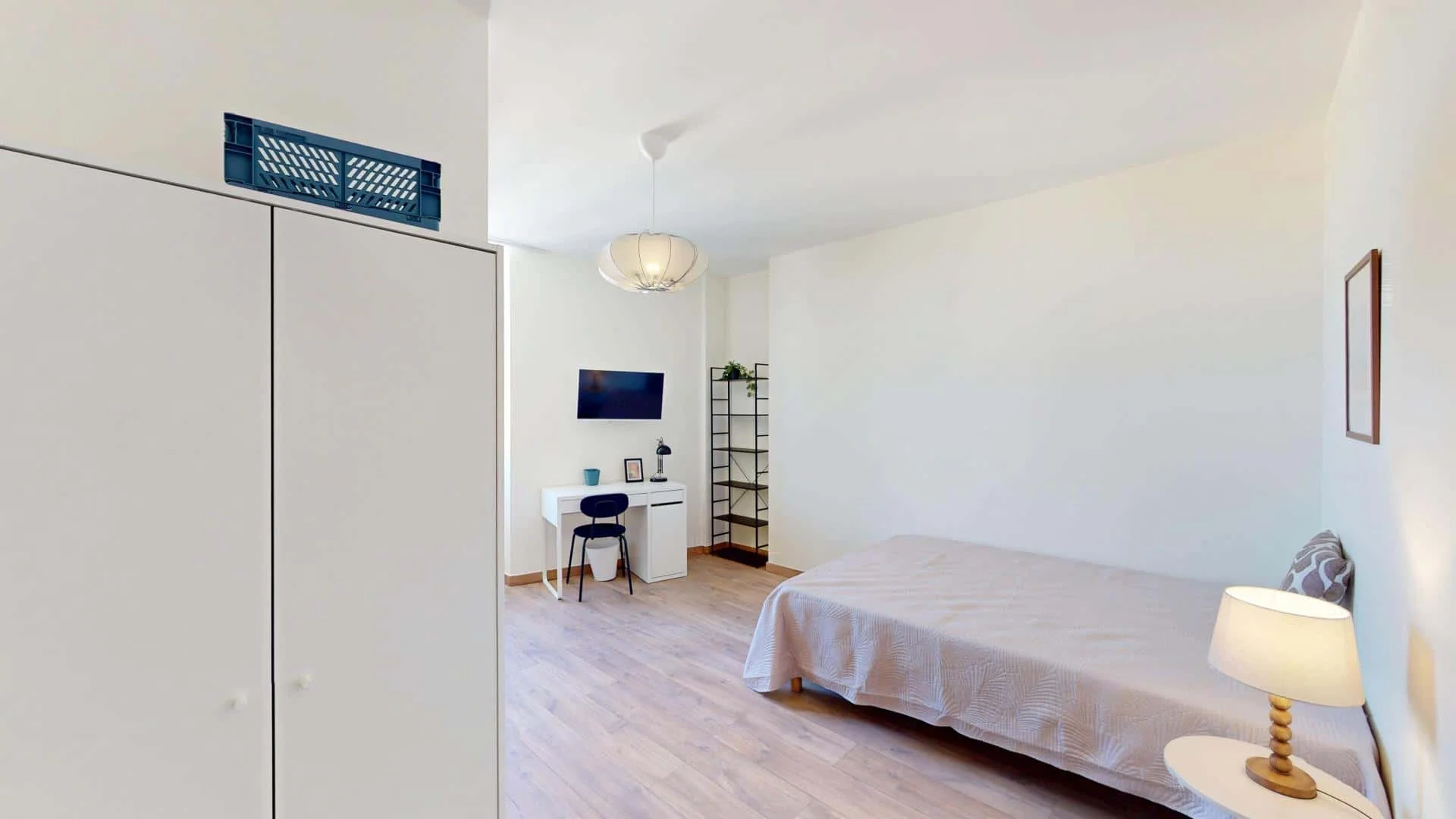 Student-friendly room in  with modern amenities