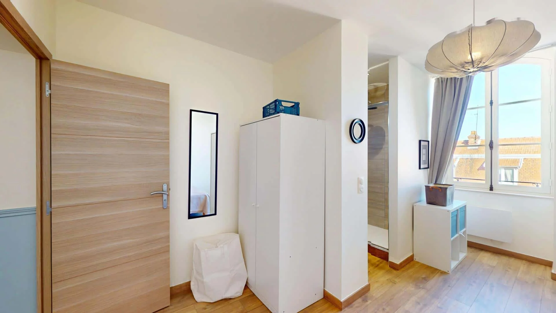 Student-friendly room in  with modern amenities