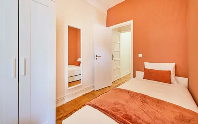 Chambre privée à R. José Falcão 57, 1000-184 Lisboa, Portugal, image 2 de 18