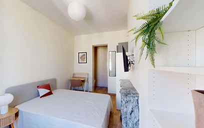 Private room at Rue du Cadran Saint-Pierre, 51100 Reims, France, image 2 of 16