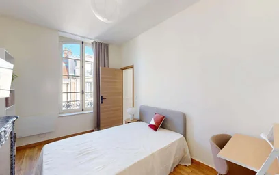 Private room at Rue du Cadran Saint-Pierre, 51100 Reims, France, image 5 of 16