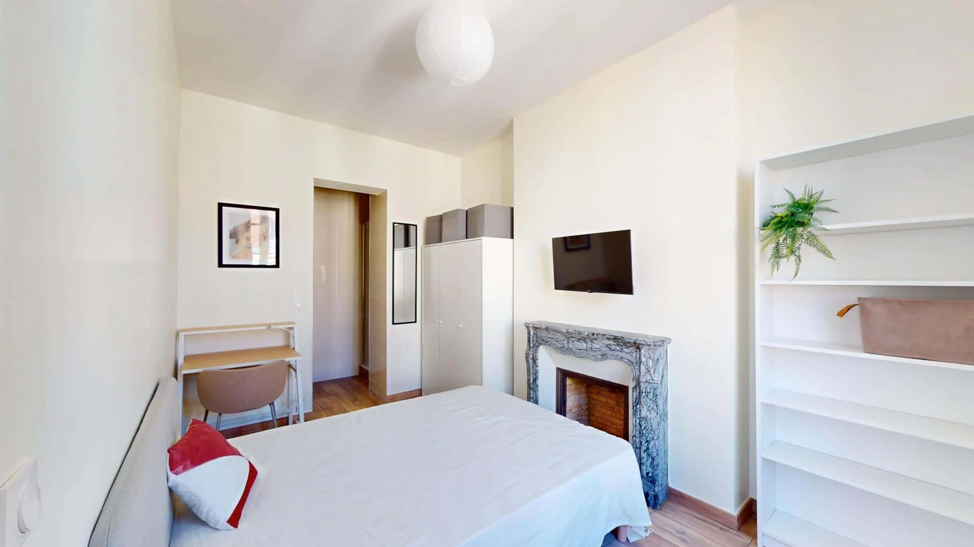 Cozy room for students available in 