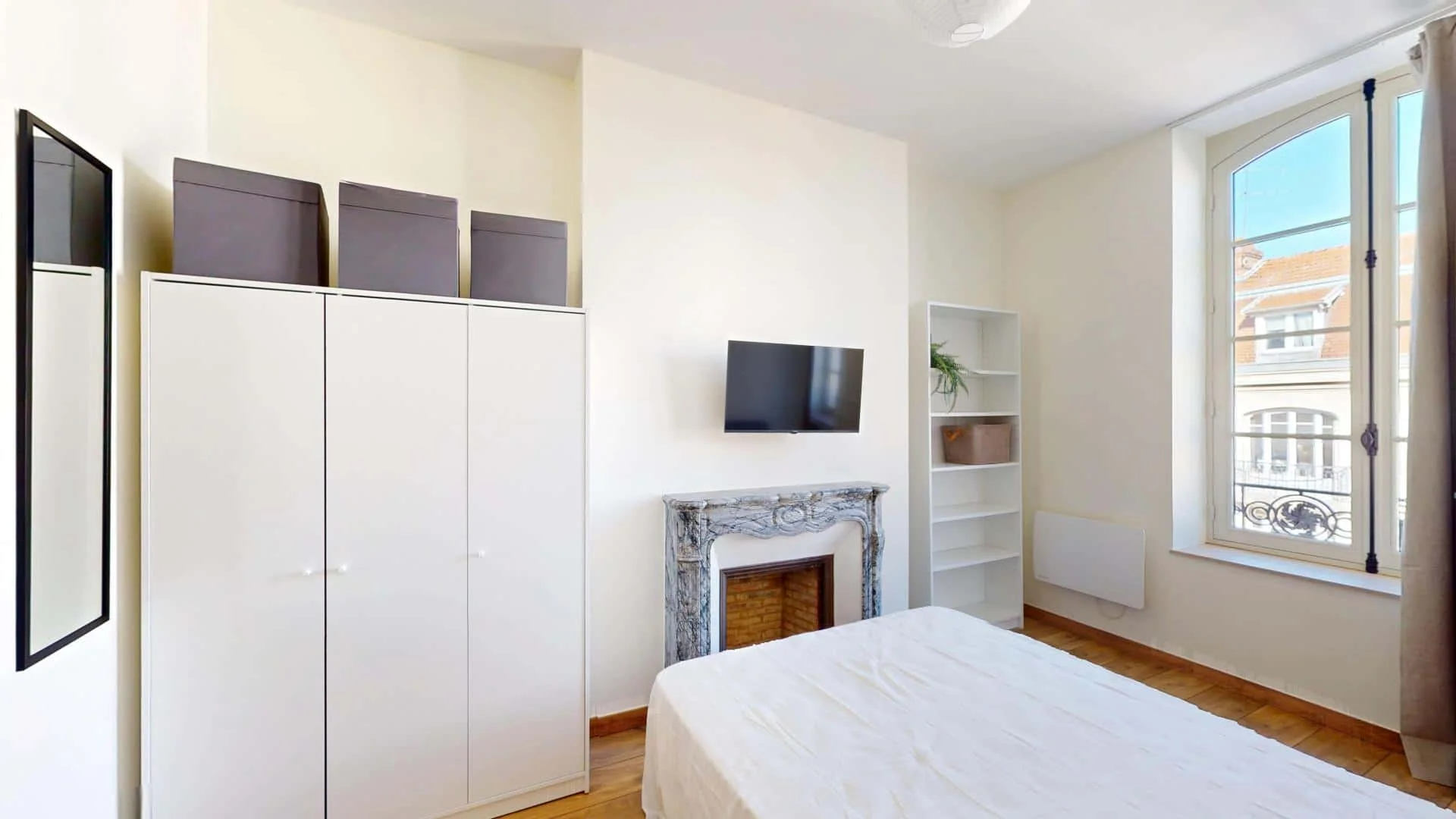 Economical student room with convenient location in 