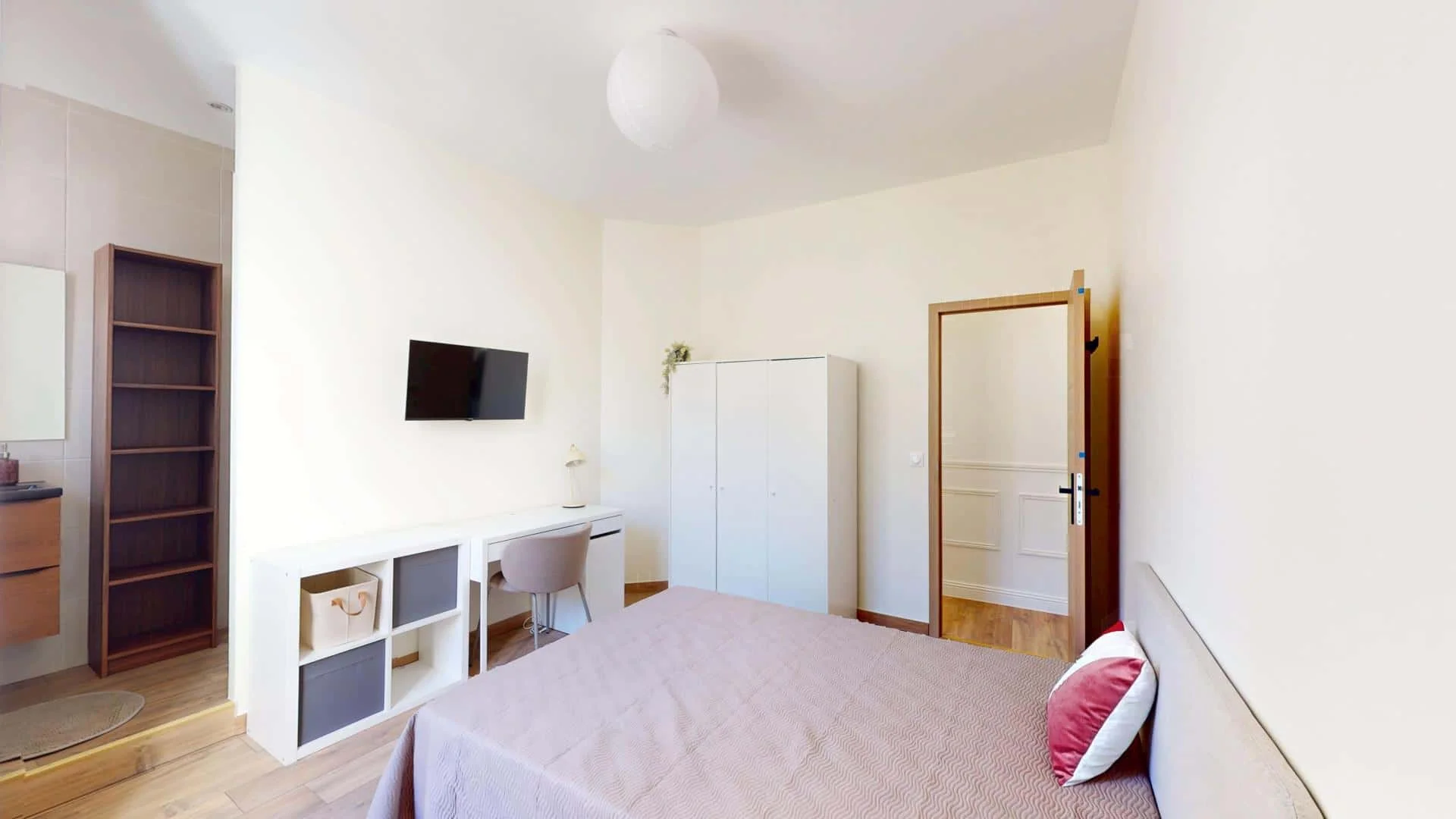 Affordable room for students with ample lighting in 
