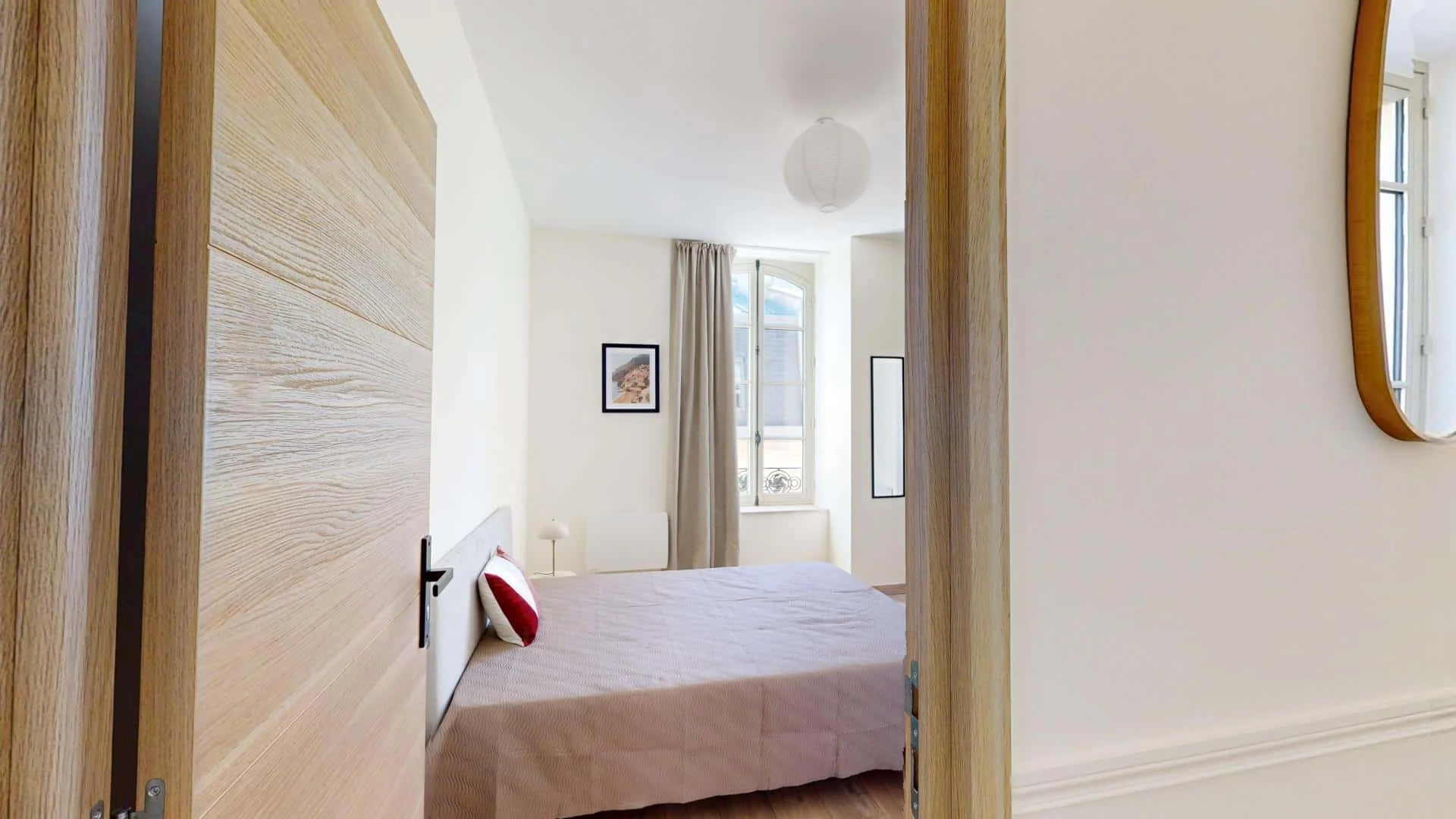 Comfortable and spacious student room in 