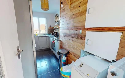 Quarto privado em 8 Pl. Roger Salengro, 21000 Dijon, France, imagem 9 de 15