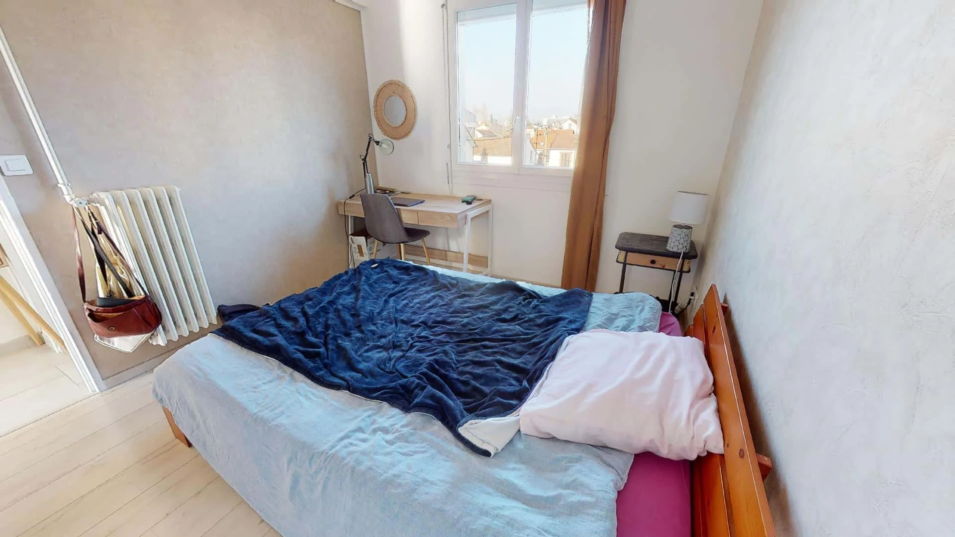 Quarto acolhedor para estudantes disponível em