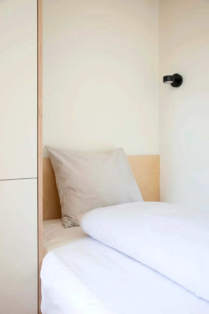Habitación acogedora para estudiantes disponible en 