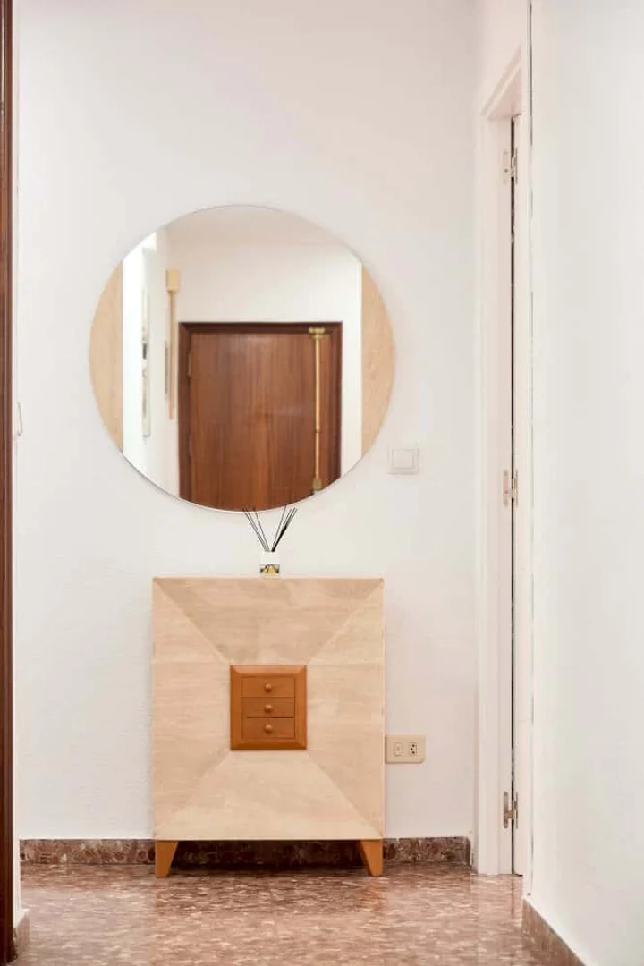Habitación estudiantil económica con ubicación conveniente en 