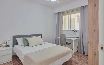 Habitación privada muy luminosa en {area}