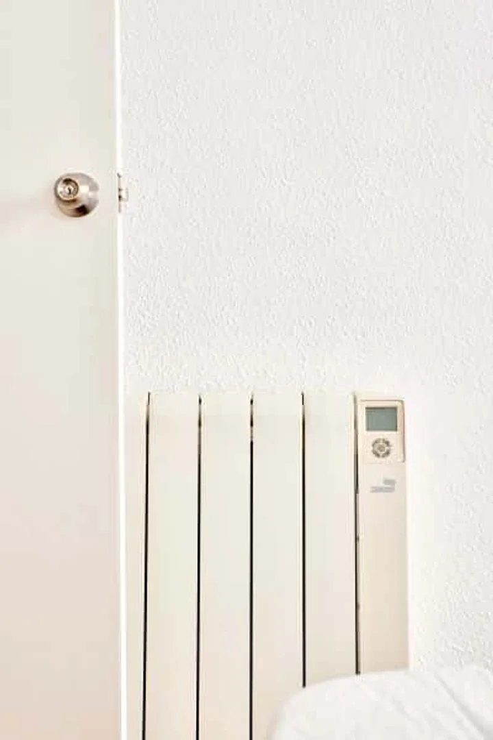 Habitación acogedora para estudiantes disponible en