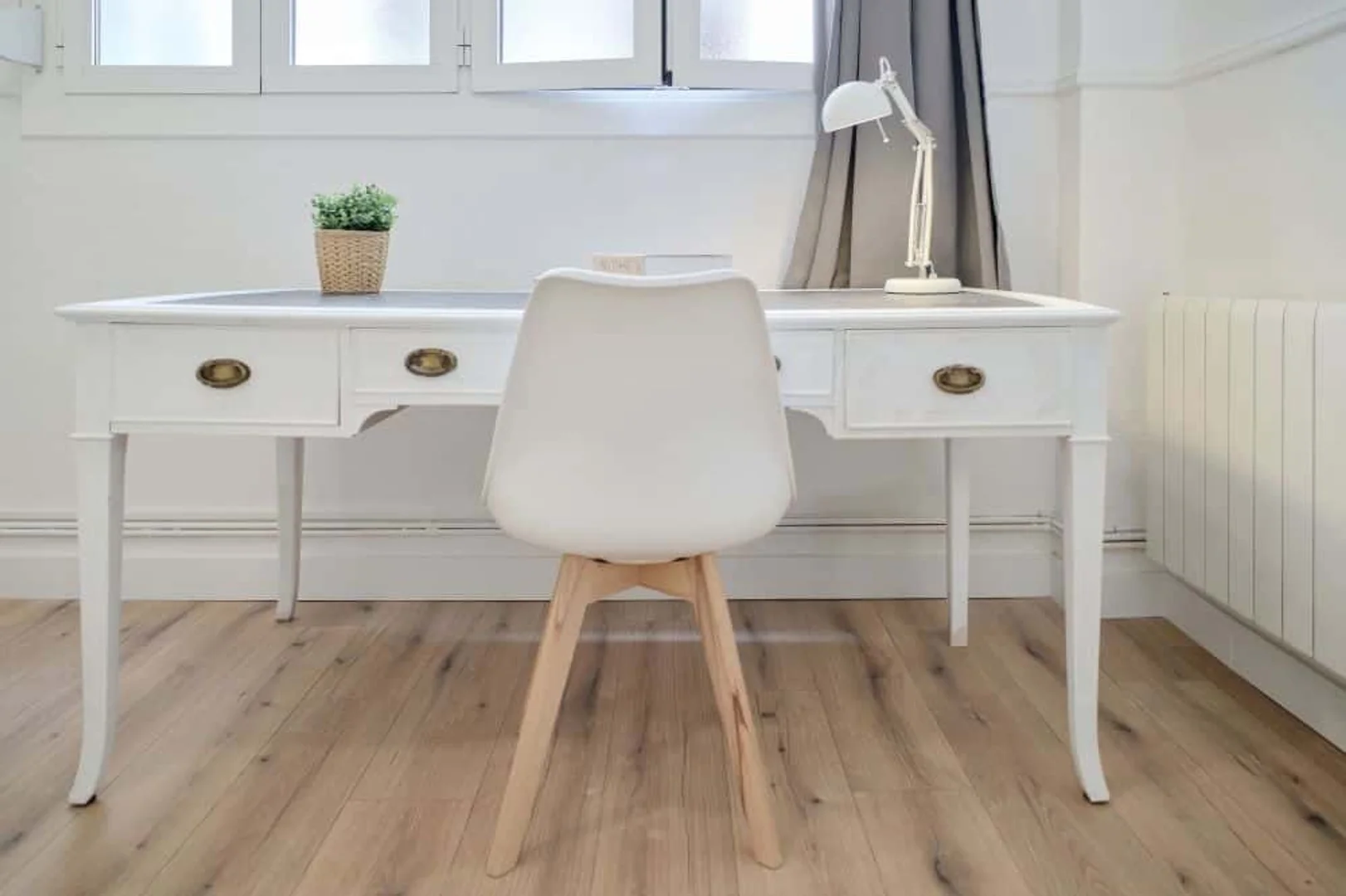 'de öğrenci dairesinde, tamamen mobilyalı kiralık oda