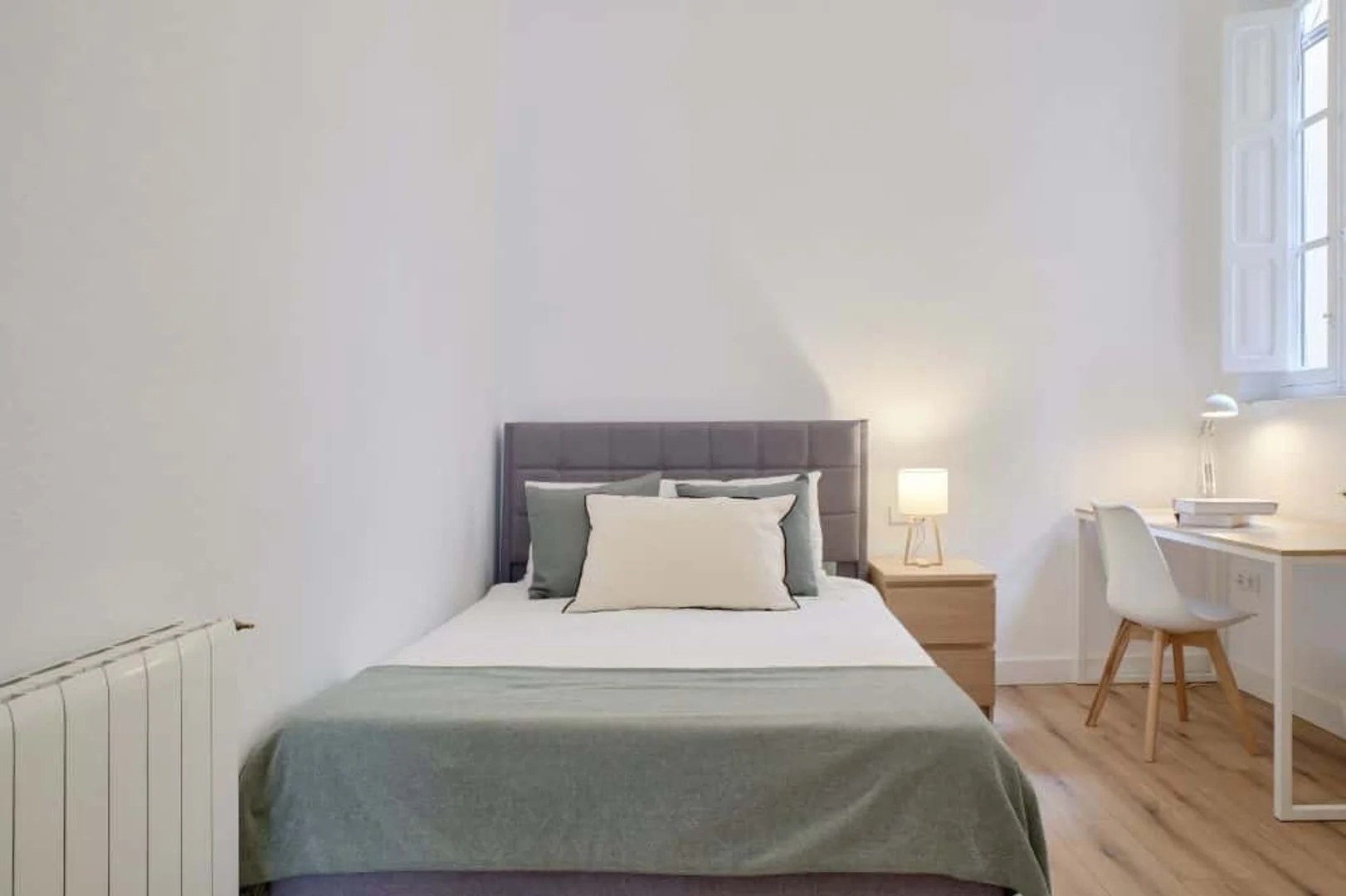 'de öğrenci dairesinde, tamamen mobilyalı kiralık oda