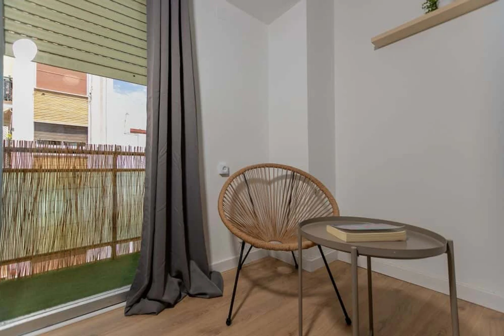 'de öğrenci dairesinde, tamamen mobilyalı kiralık oda
