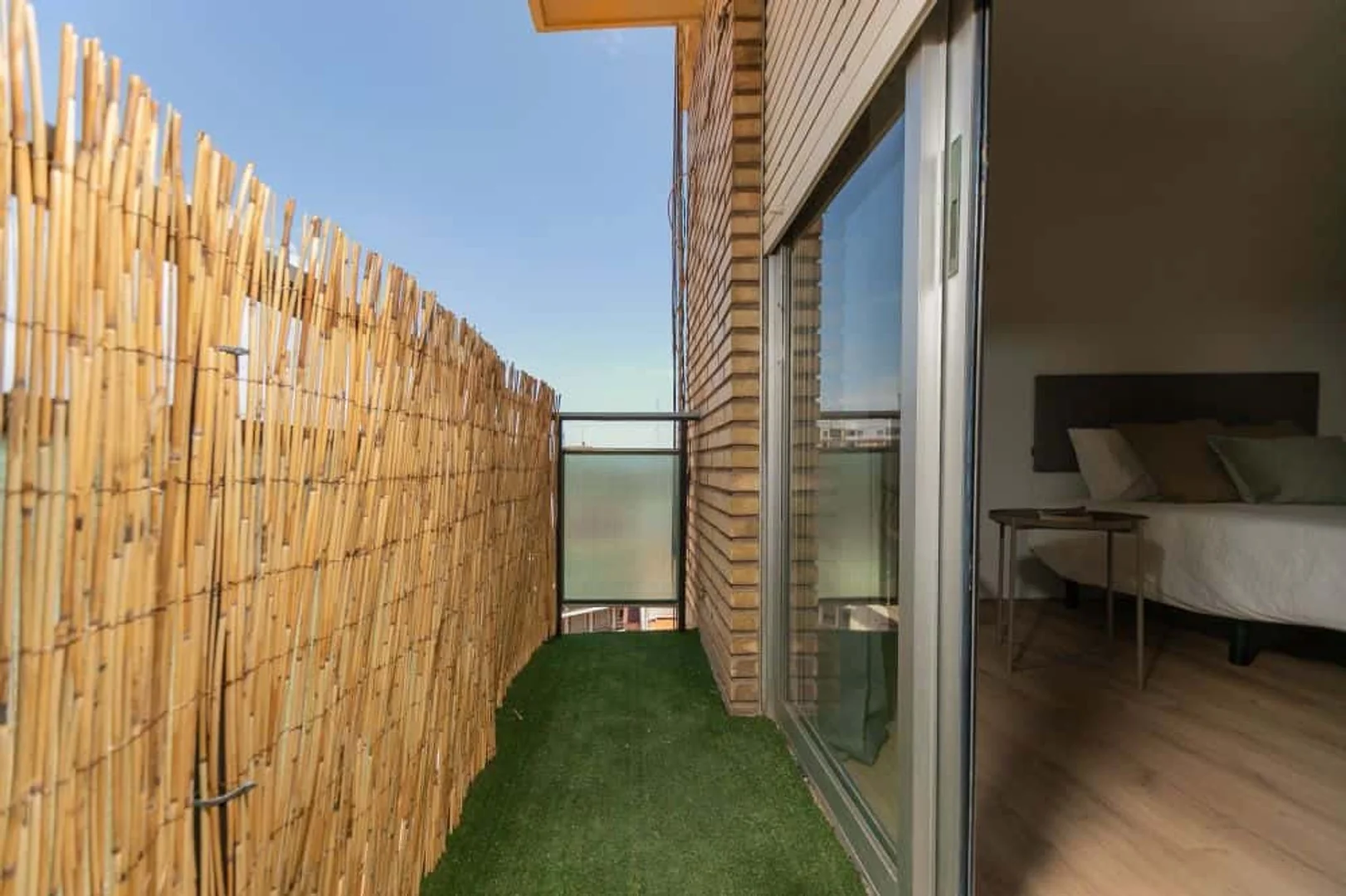 'de öğrenci dairesinde, tamamen mobilyalı kiralık oda