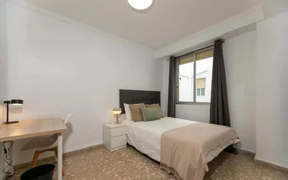 {area} de ortak bir dairede kiralık oda