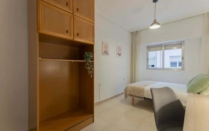 {area} de aylık kiralık oda