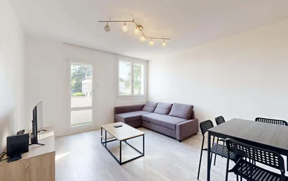 Room for rent in a shared flat in {area}