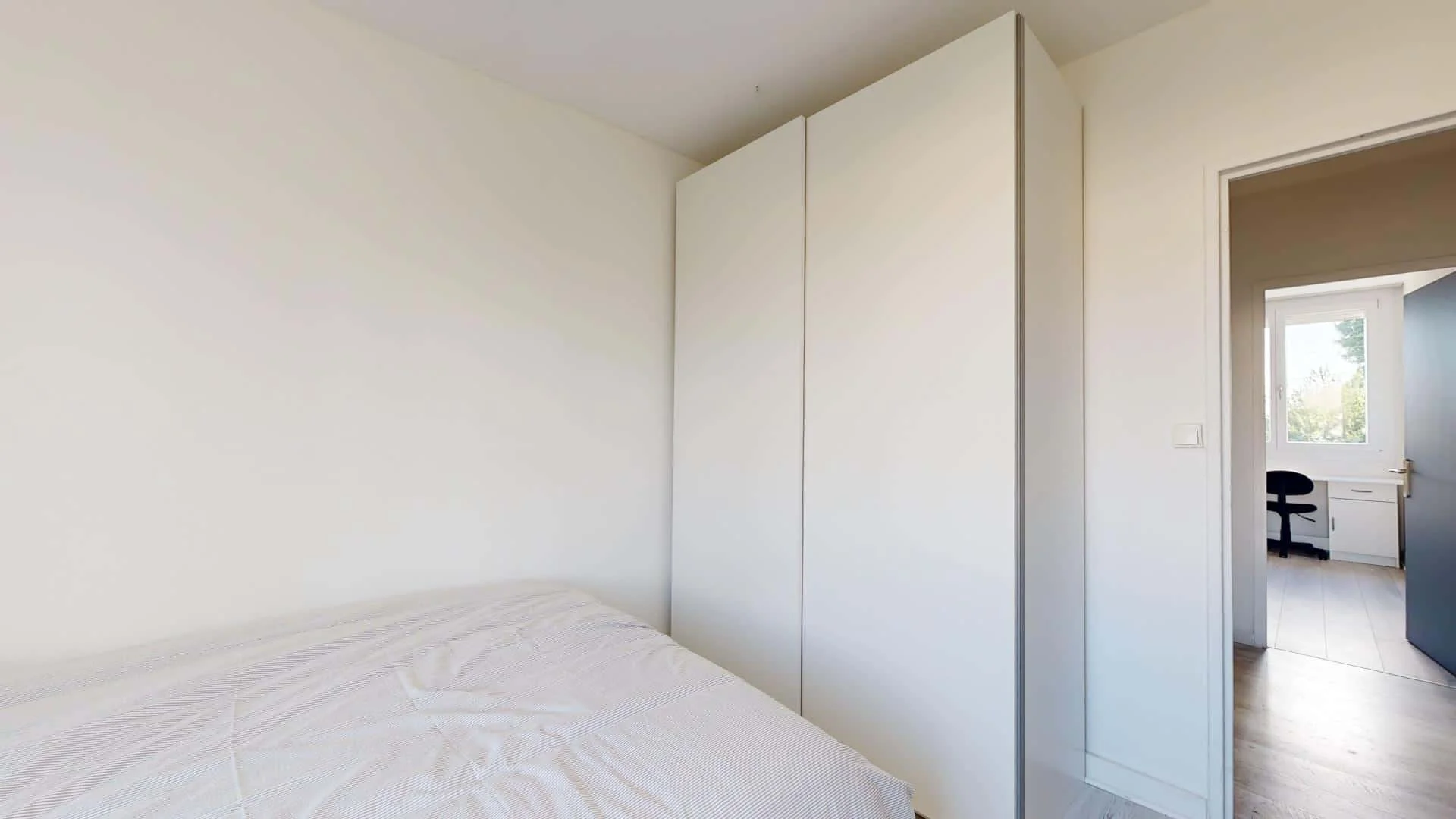 Comfortable and spacious student room in
