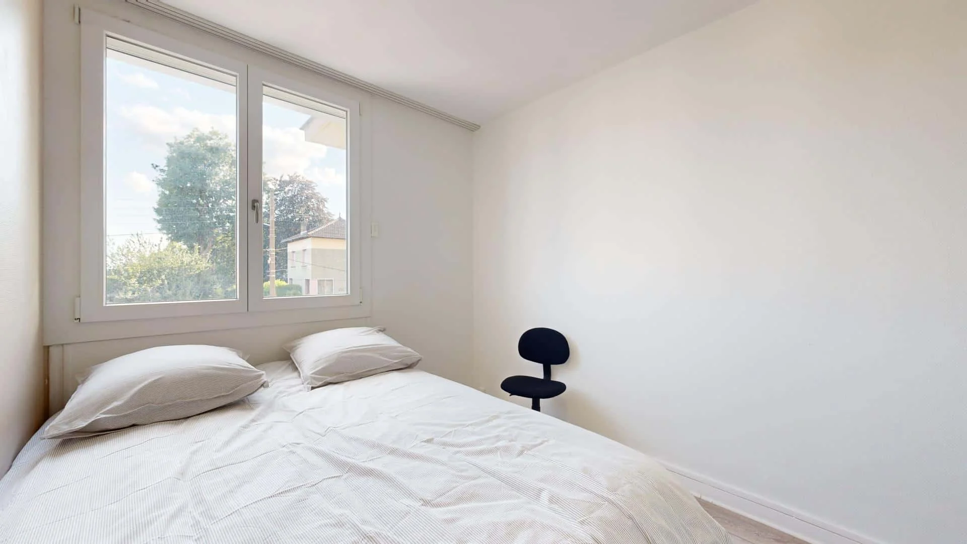 Bright and airy student room with easy university access in
