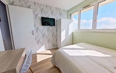Chambre privée à 37 Rue de Pressensé, 76600 Le Havre, France, image 3 de 15