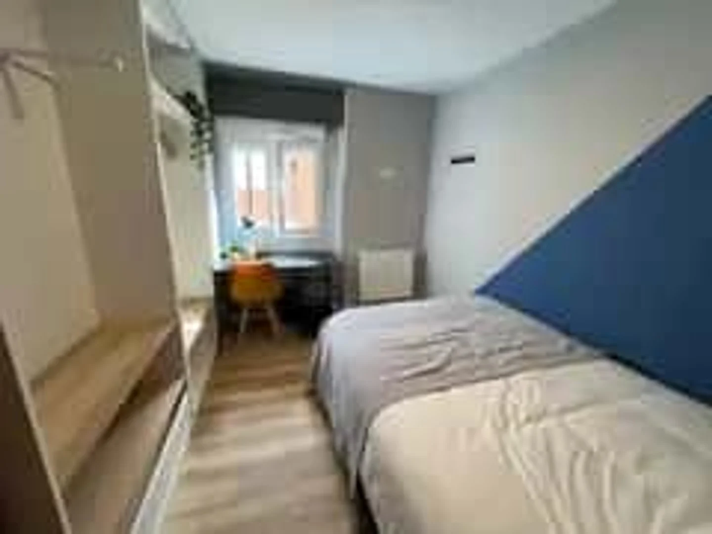 Chambre d'étudiant fonctionnelle parfaite pour étudier dans 