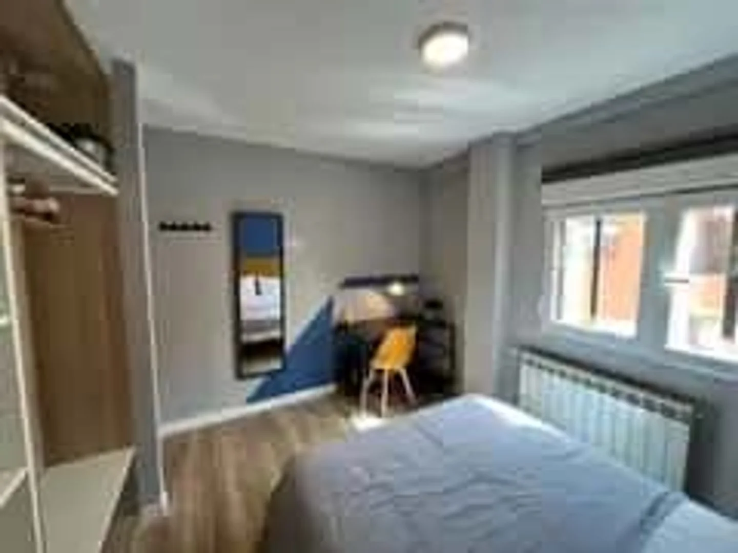 Chambre conviviale pour les étudiants dans  avec des équipements modernes
