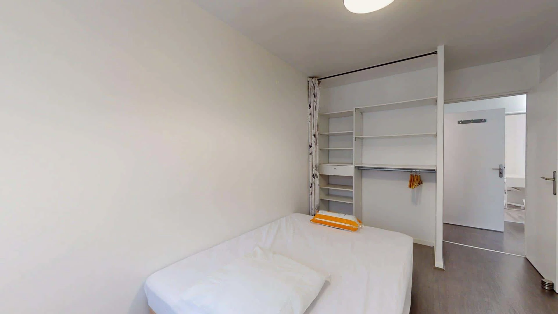 Chambre d'étudiant économique avec emplacement pratique dans 